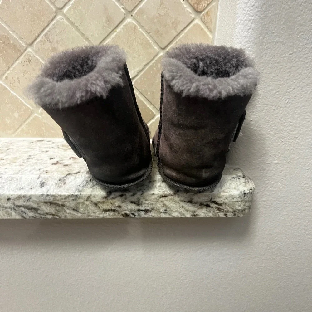 UGG Jesse Baby Boots Dark Grey Suede Sheepskin Infant Size S 2/3 5202